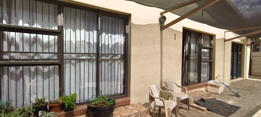 9 Bedroom Property for Sale in Generaal De Wet Free State